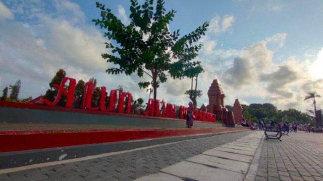 Taman Rekreasi Favorit Keluarga Alun-Alun Indramayu