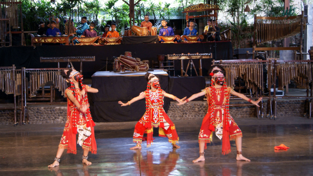 Wisata Budaya dan Edukasi di Saung Angklung Udjo Bandung